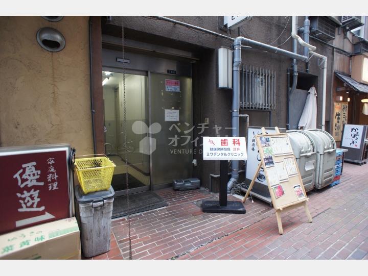 入口【イーストビル】