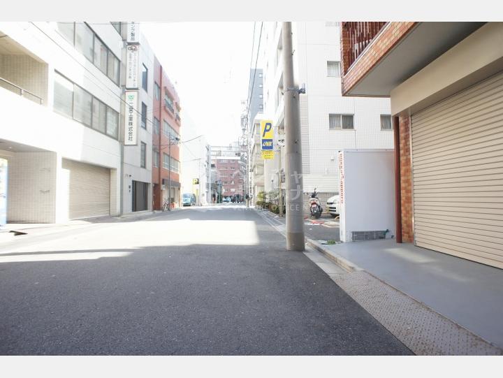 物件前通り【浜町ファミール】