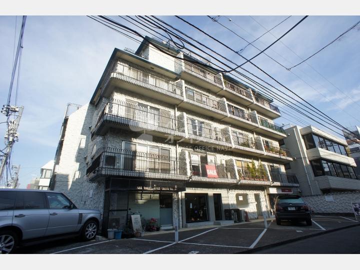 外観 特徴的な白の外壁 【秀和北青山レジデンス】