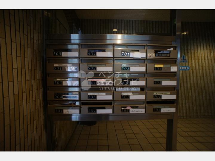 ポスト　【ネオキャステ－ル赤坂】