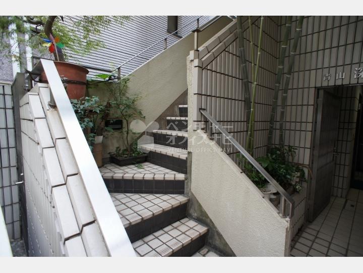 共用部階段【青山深見ビル】