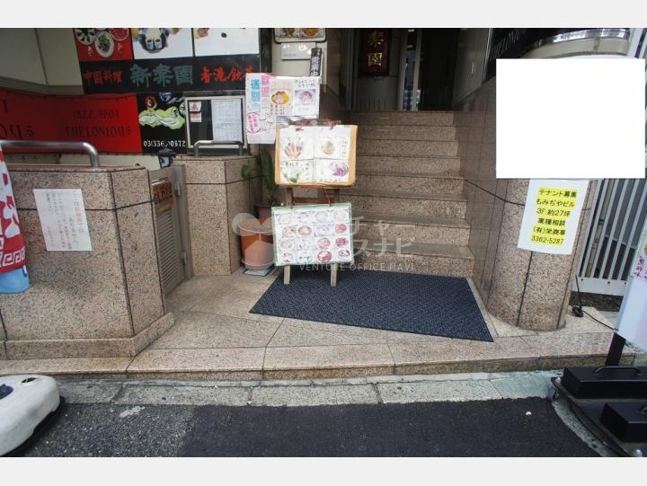入口【もみぢやビル】
