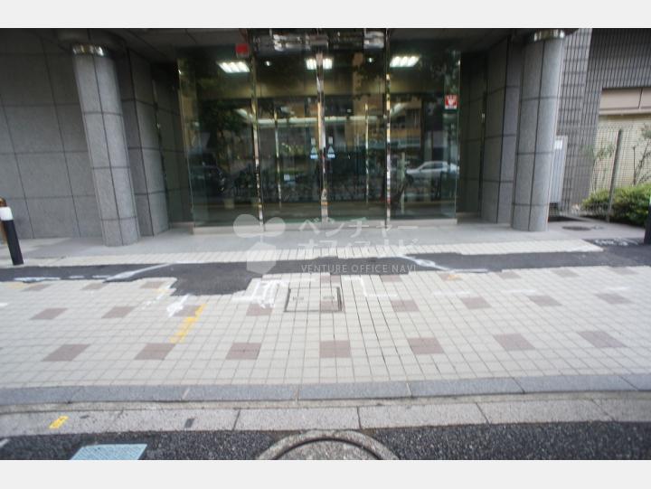 入口【新宿ラムダックスビル】