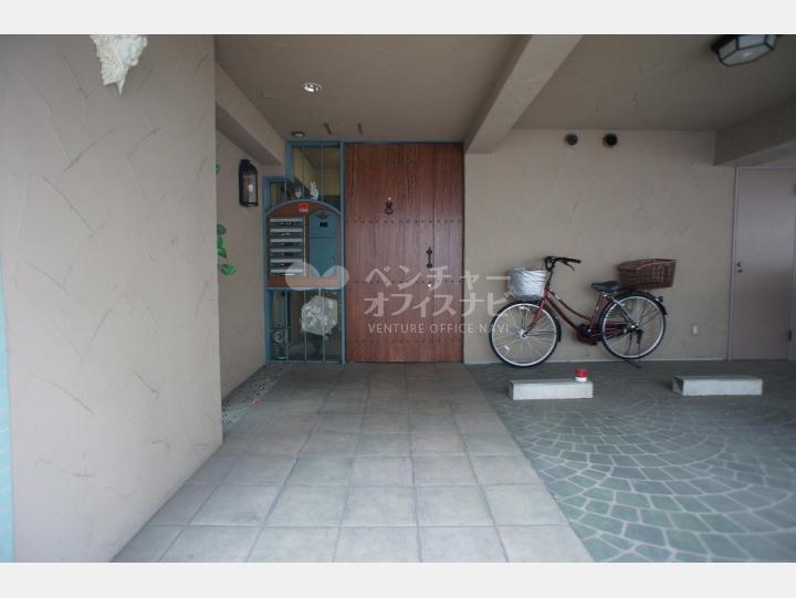 エントランス前 【EBISU18区】