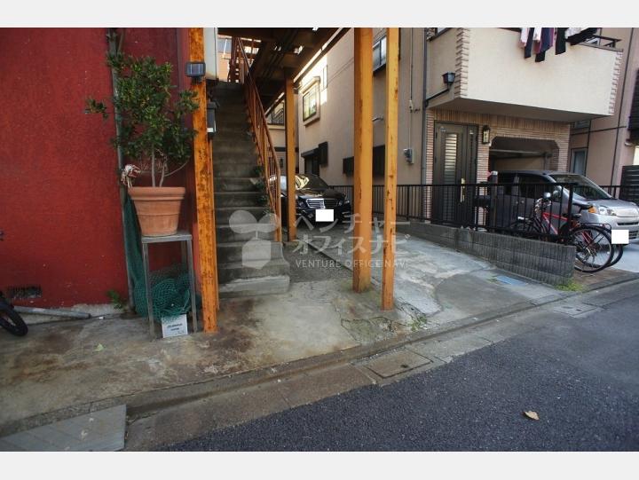 入口【ホワイトビル】