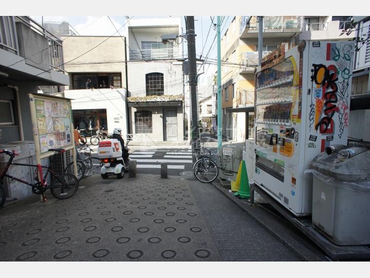 物件前通り【氷川ビル】