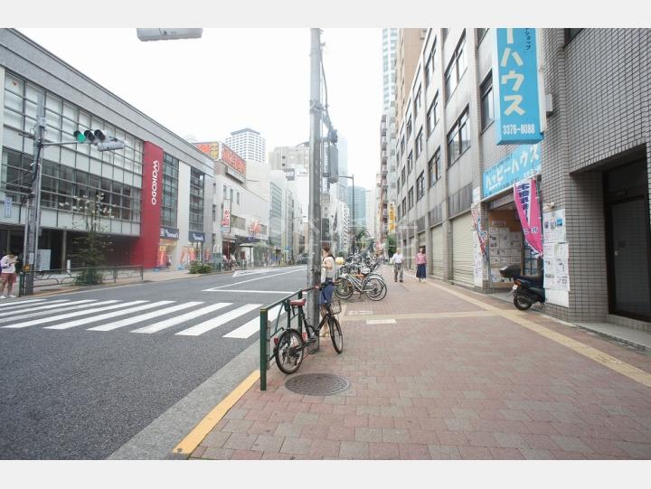 物件前の通り【西新宿IKビル】