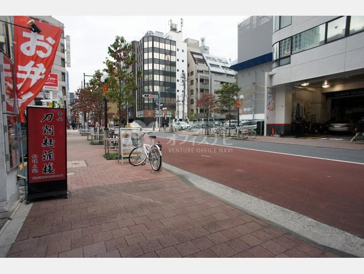 物件前通り【アタゴ小林ビル】