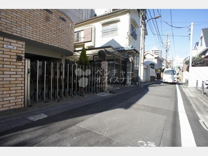 前面道路【オークテラス】