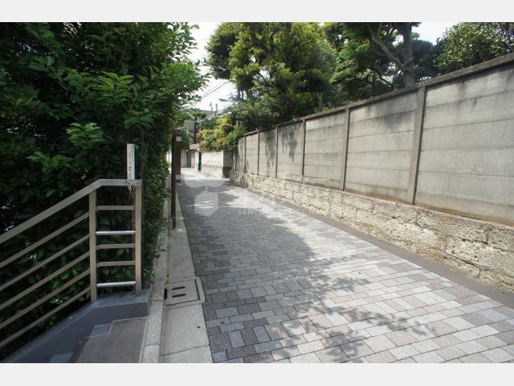 物件前の通り【目白スカイハイツ】
