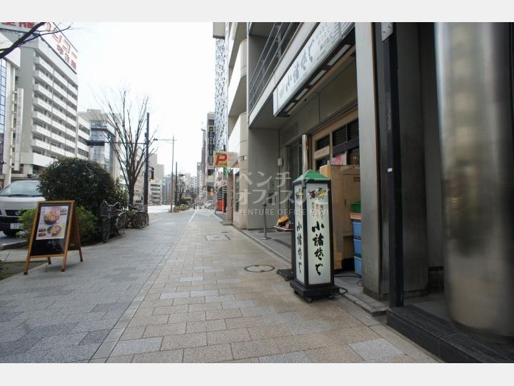 物件前通り【アヅマビル】