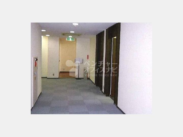 エレベーターホール・トイレ入り口【イマス西新宿第一ビル】
