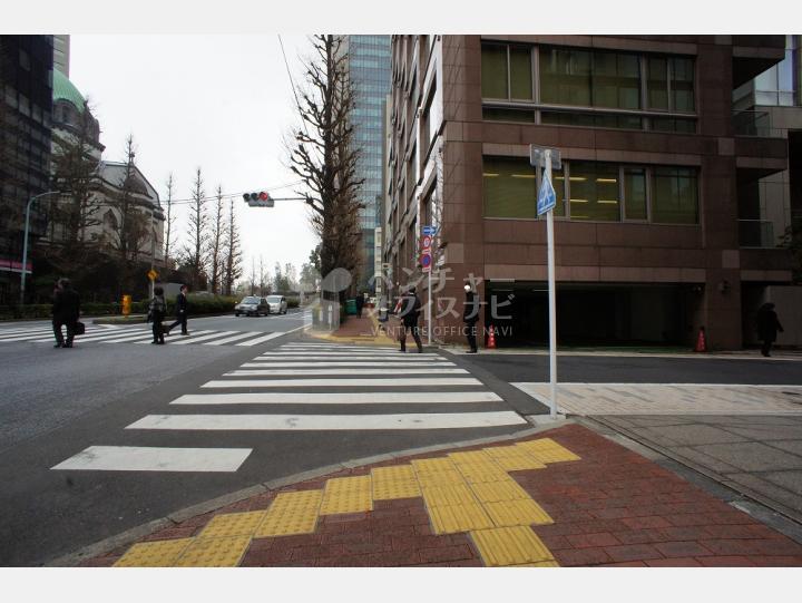 周辺道路【トーア再保険本社ビル(東亜三協ビル)】