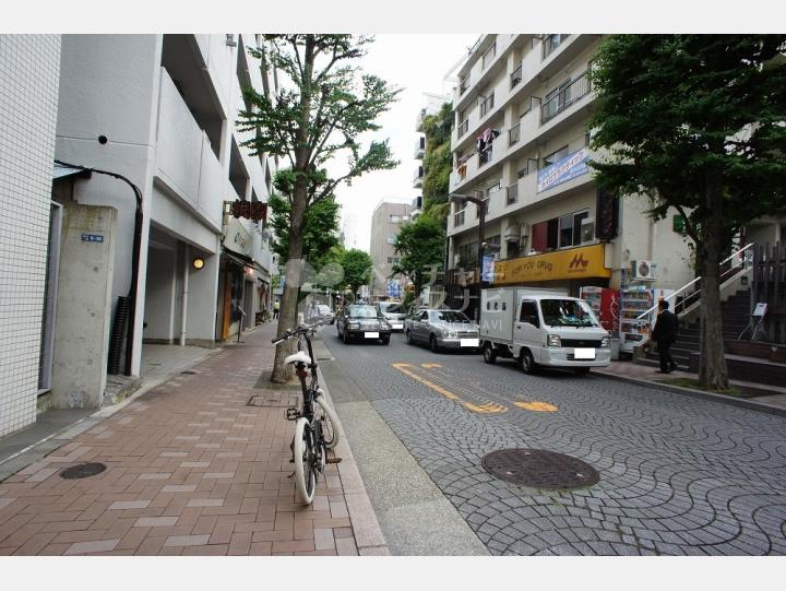 前面道路【十番董友ビル】