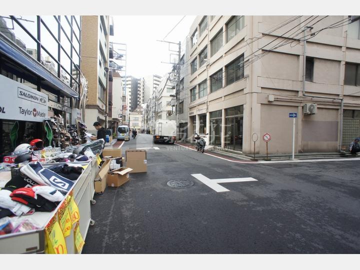 周辺道路　【サンブリヂ小川町ビル】