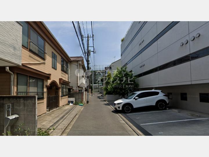 【前面道路】百番館