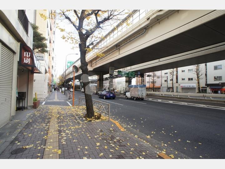 前面道路【カーサ幡ヶ谷】