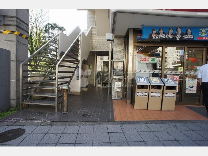 物件入口【新宿カメヤビル】