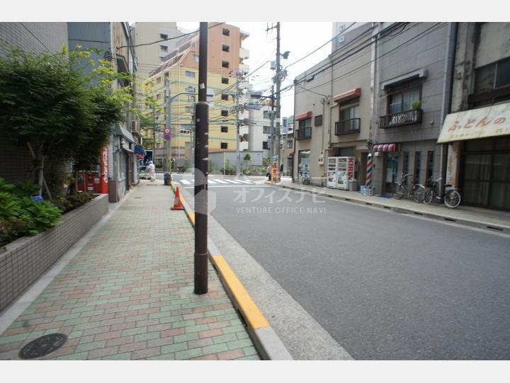 ビルの前の通り【東建シティハイツ上野】