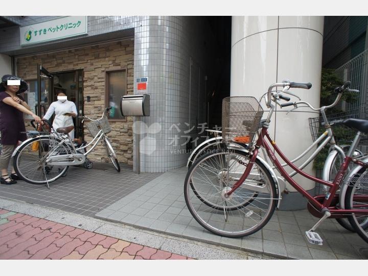 入口【クレセントビル】