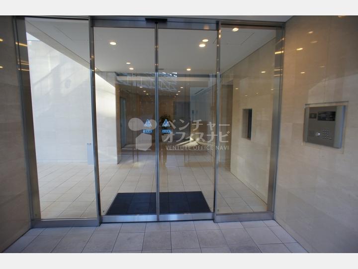 エントランス入口　【アジリア代々木J's（AGILIA YOYOGI J's）】