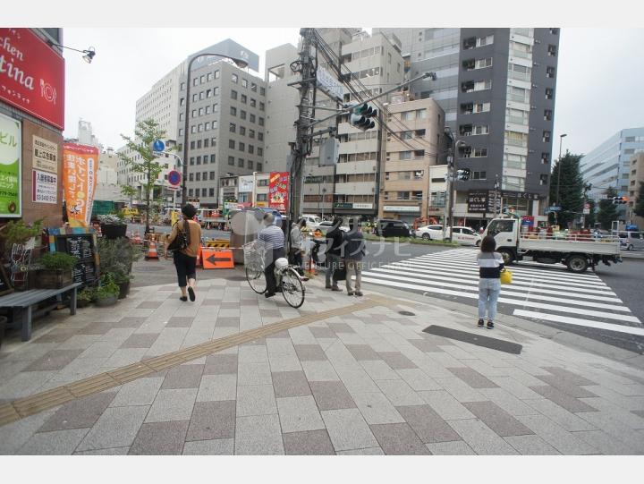 ビルの前の通り【西五反田サインタワー】