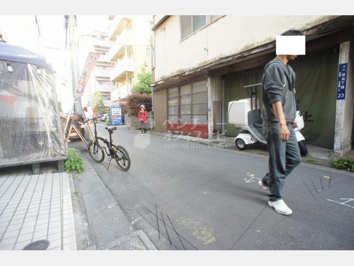 前面道路【レックスビル】