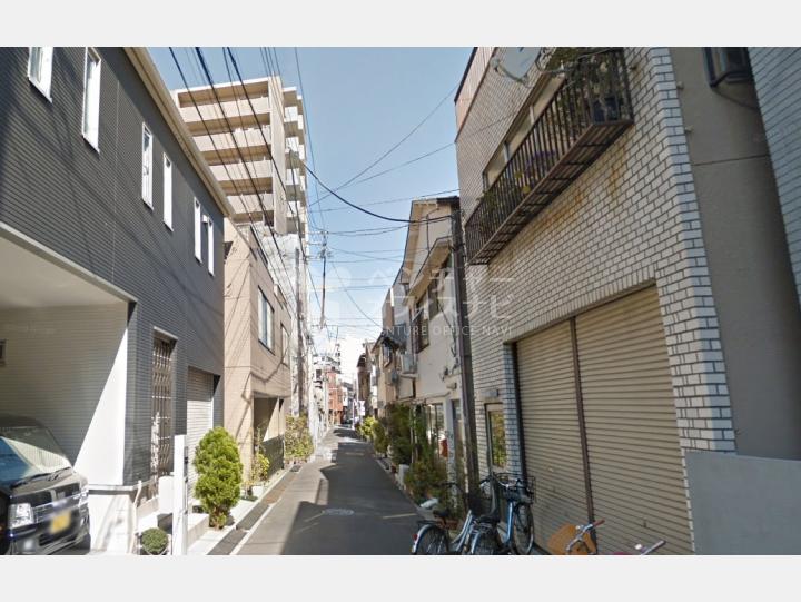 【前面道路】ナミダビル