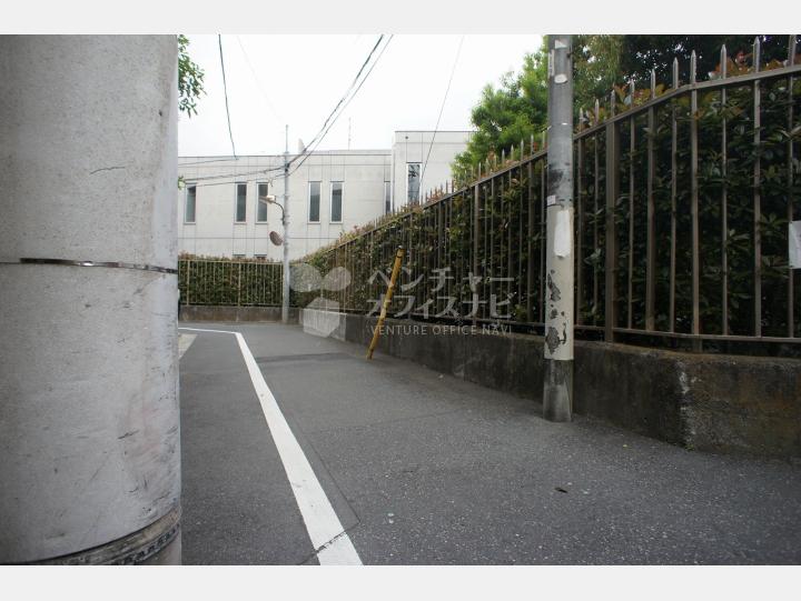 前面道路【大晃サンハイムA】