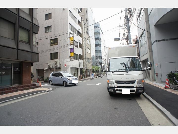 前面道路【D’sVARIE御徒町ビル】