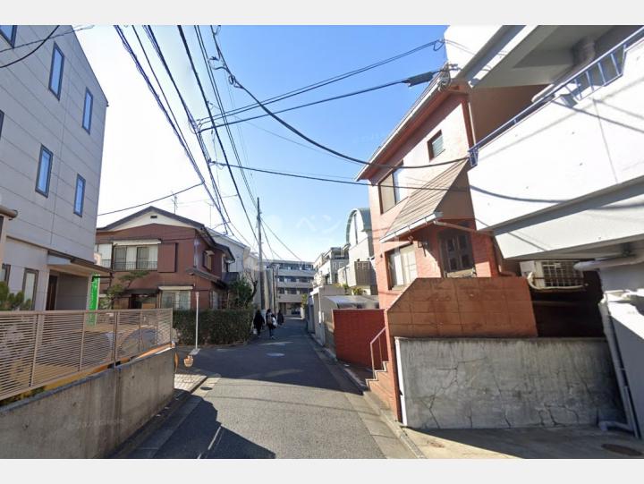 【前面道路】コーポやくしま