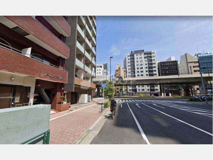 【前面道路】パレストライ21ビル