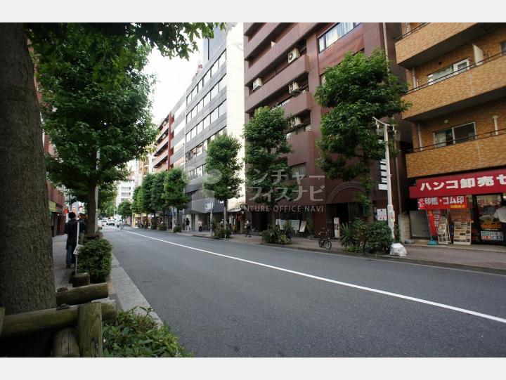 物件前の通り 【御苑ハイツ】