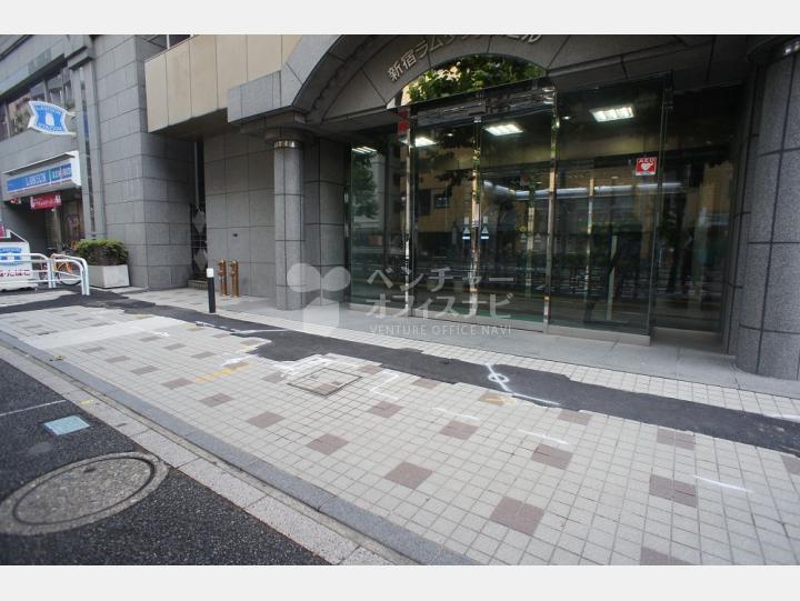 入口【新宿ラムダックスビル】