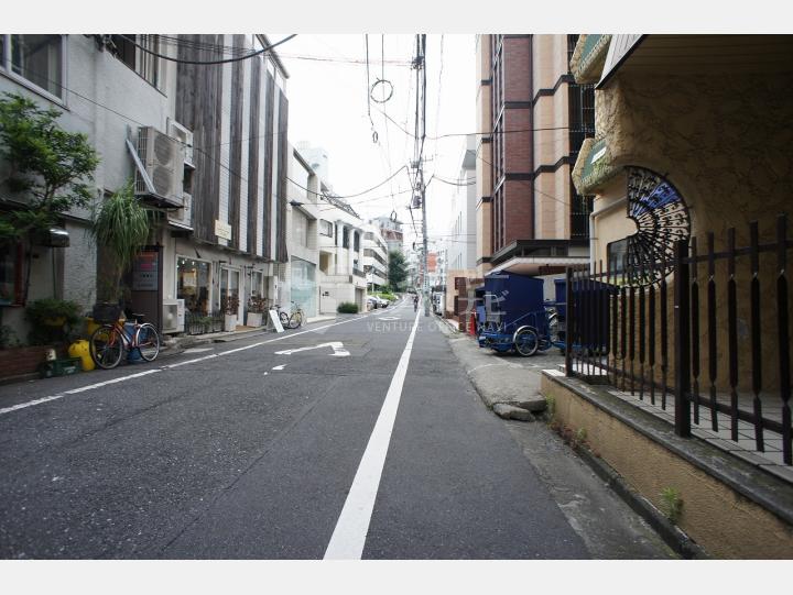 物件前の通り 【鹿鳴館ハイツ原宿】