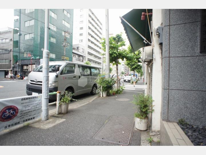 物件前の通り 【ティーエスケービル】