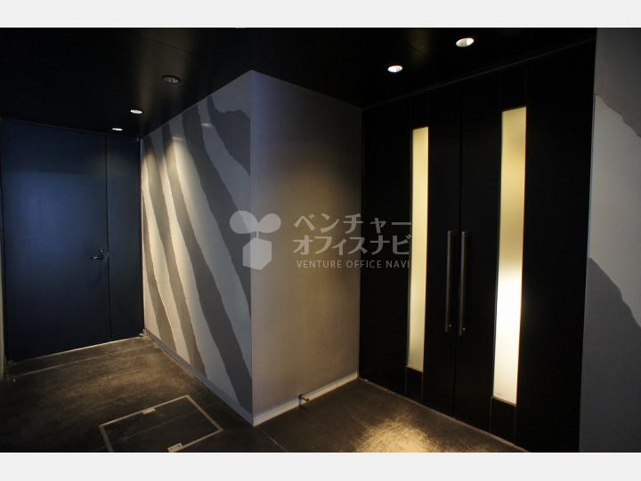 エントランス入口 高級感ある扉です 【道玄坂TRビル】