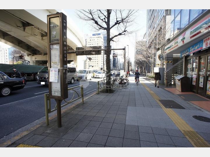 前面道路【新宿カメヤビル】