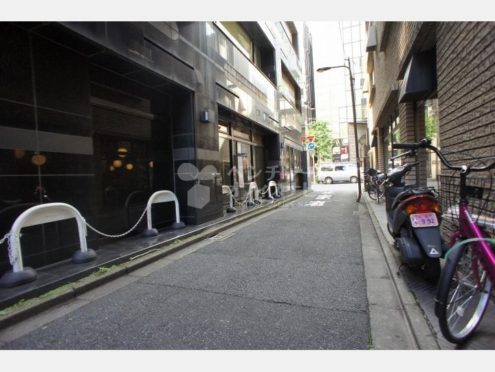 前面道路【アドミラル神田ビル】