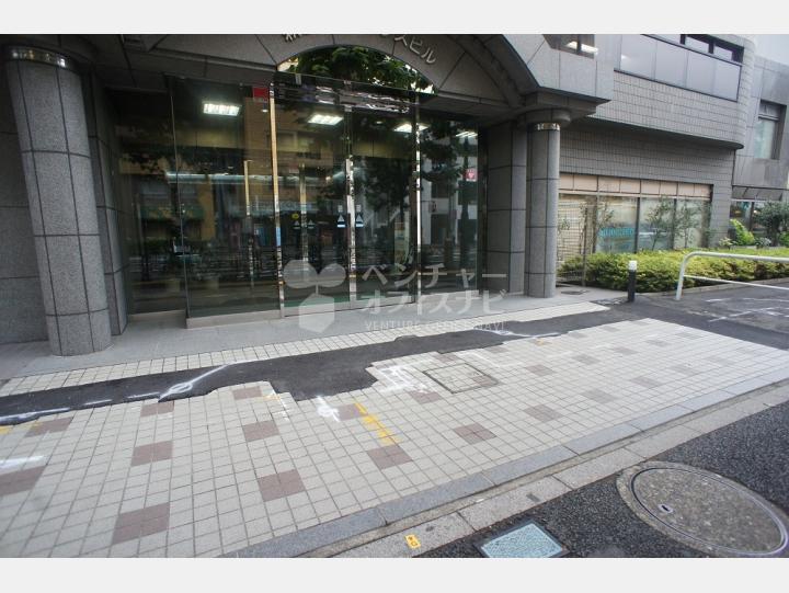 入口【新宿ラムダックスビル】