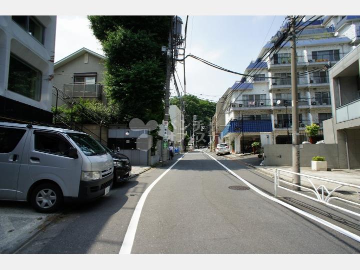 物件前の通り　【クレール南平台】