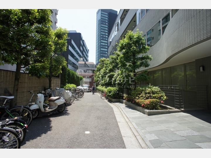 建物前の道路【西新宿フォレストアネックス】