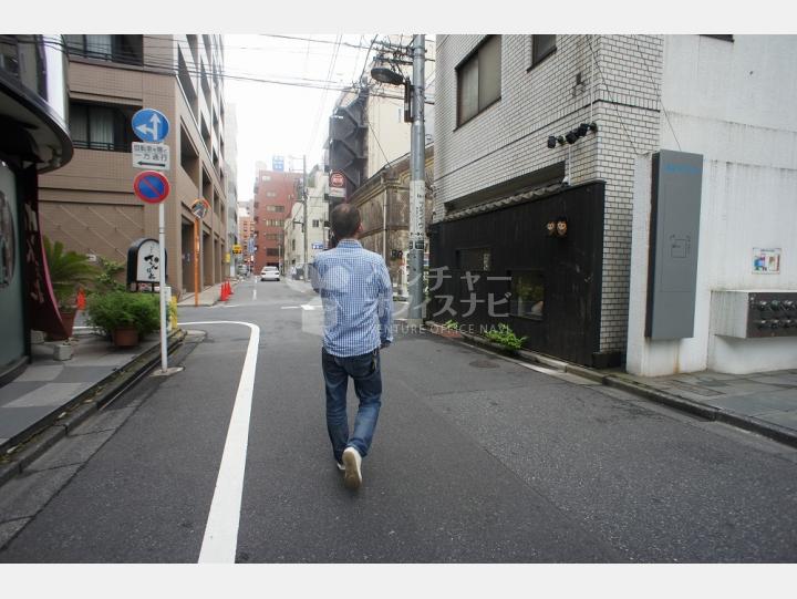 ビルの前の通り【山茂登ビル】