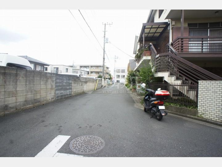 ビルの前の通り【パークサイドハウス】