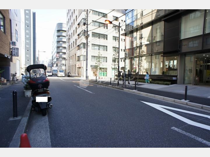 前面道路【ウインド西神田ビル】