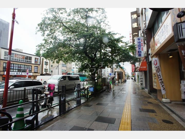 ビルの前の通り【渡井ビル】