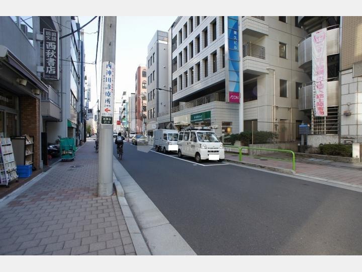 前面道路【パレスピアビル】