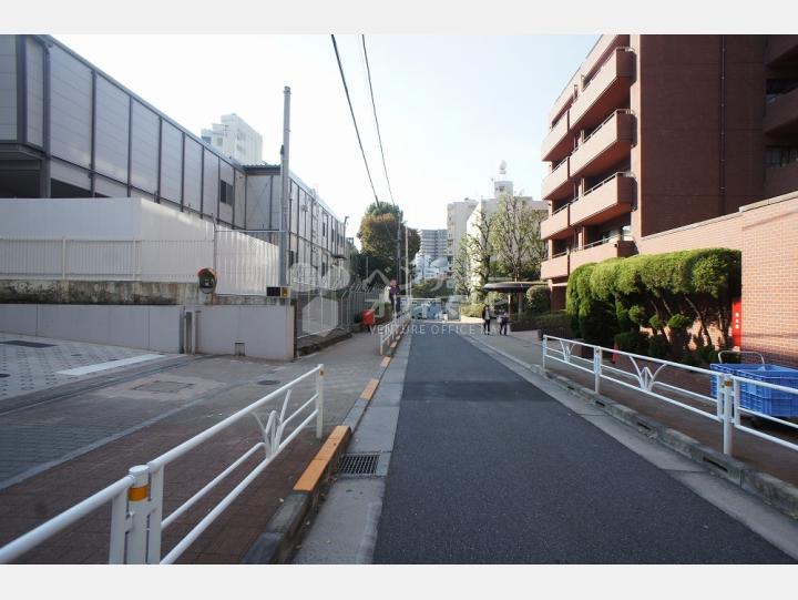 周辺道路 【青山パークタワー】