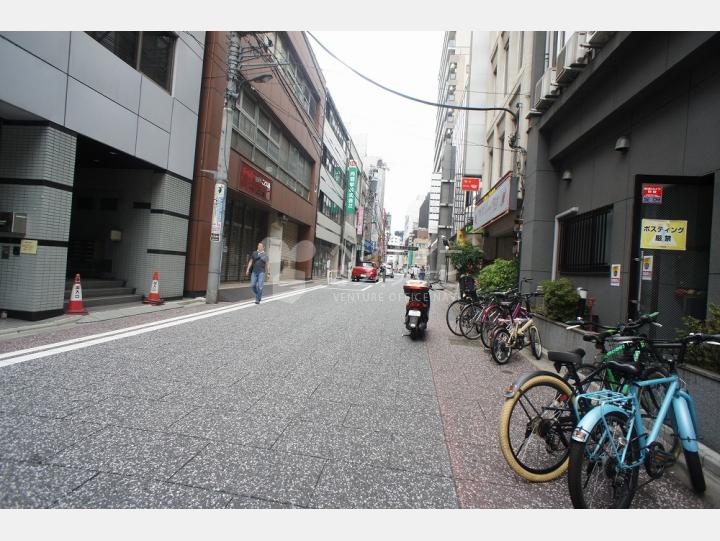 ビルの前の通り【ダイヤモンドビル東日本橋第3】