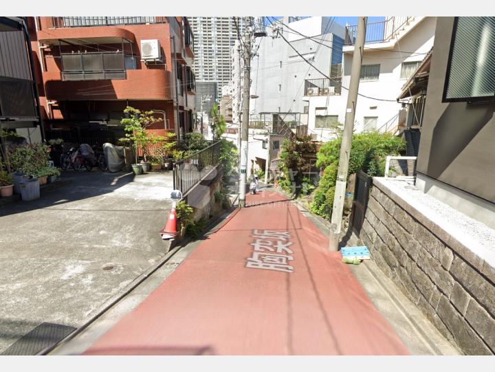 【前面道路】三国ハイツ
